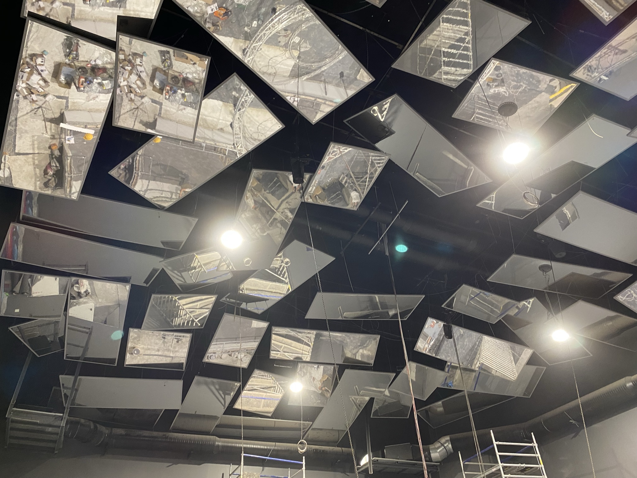 Colocacion de paneles espejo en techo