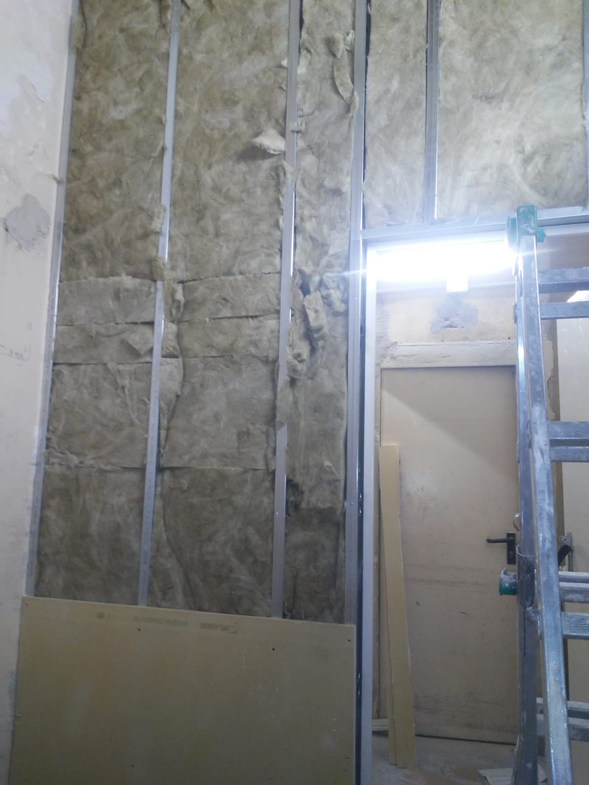 Tabique RF180 con placa Magna