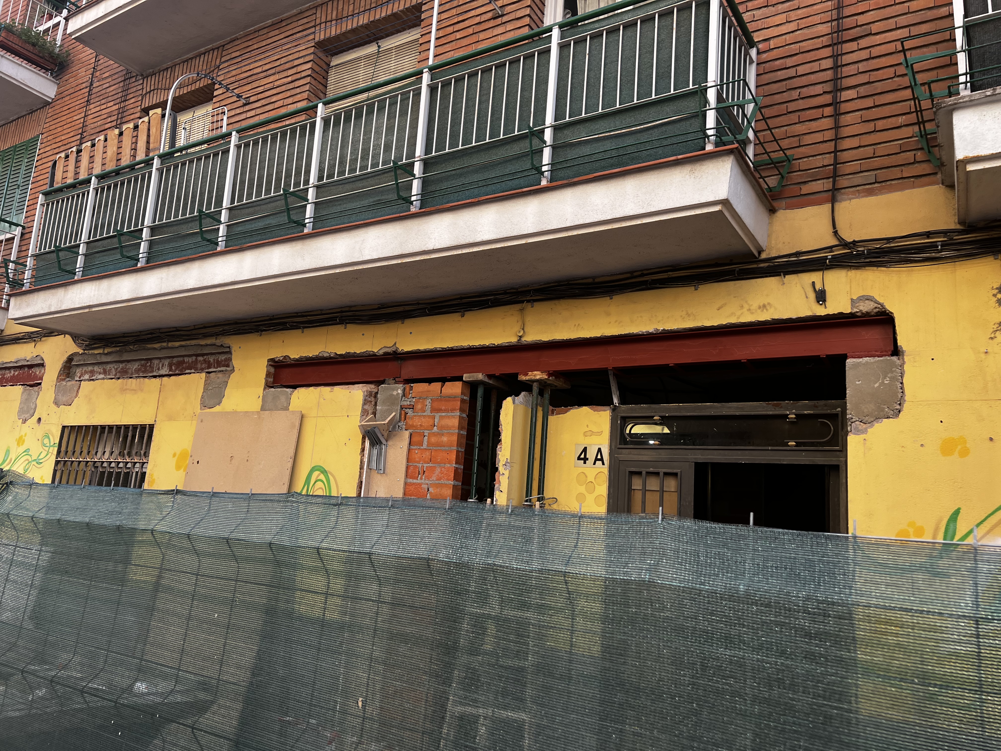 Colocación cargaderos en fachada